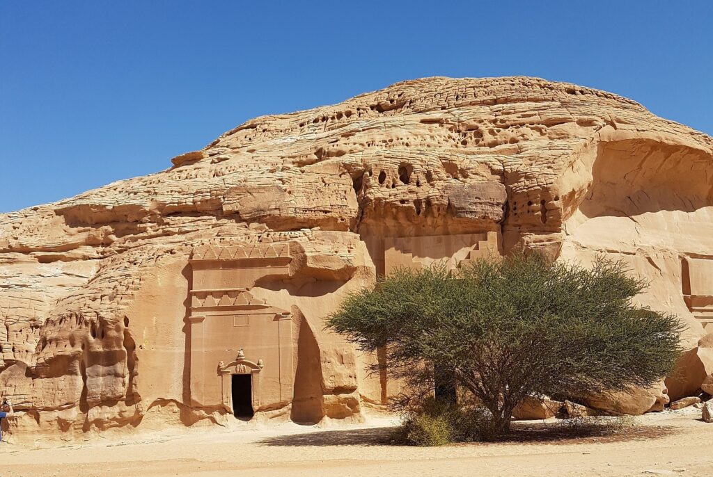 Saudi-Opener-041-2000px_opener_cut