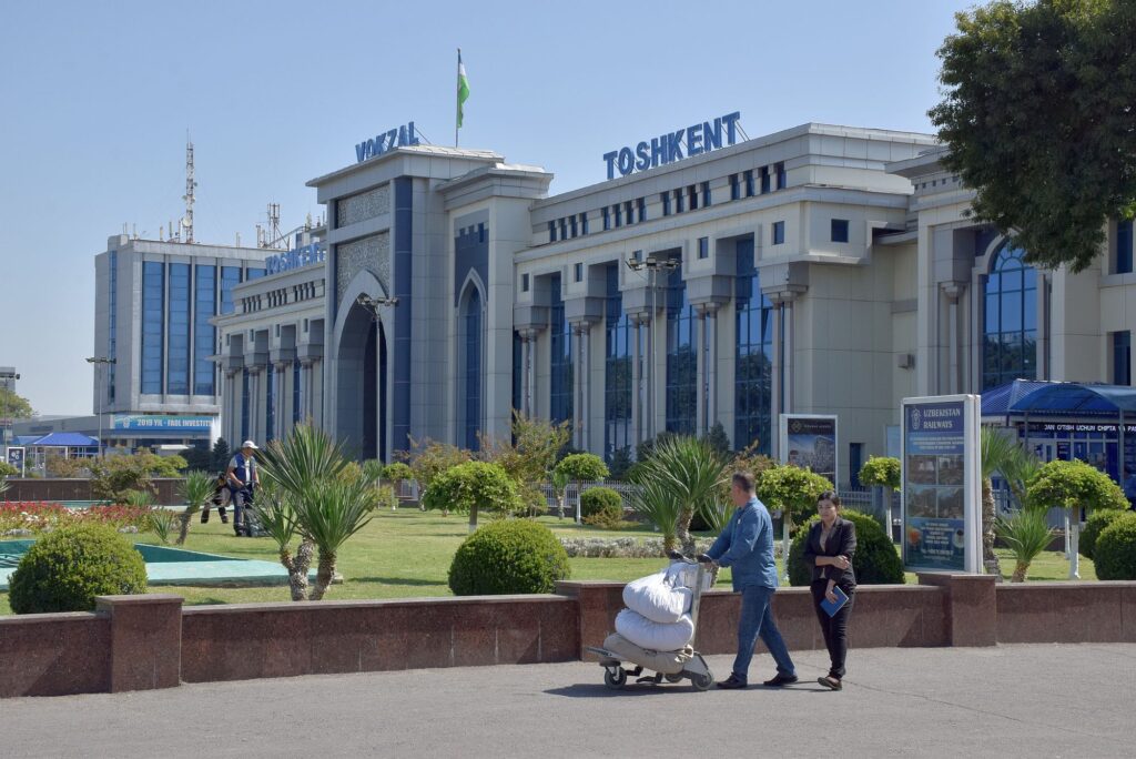 Usbekistan Zug 2000px 015